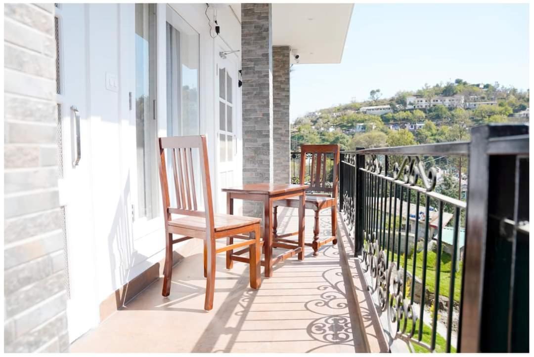 The Periwinkle Homestay Bhīm Tāl Екстериор снимка