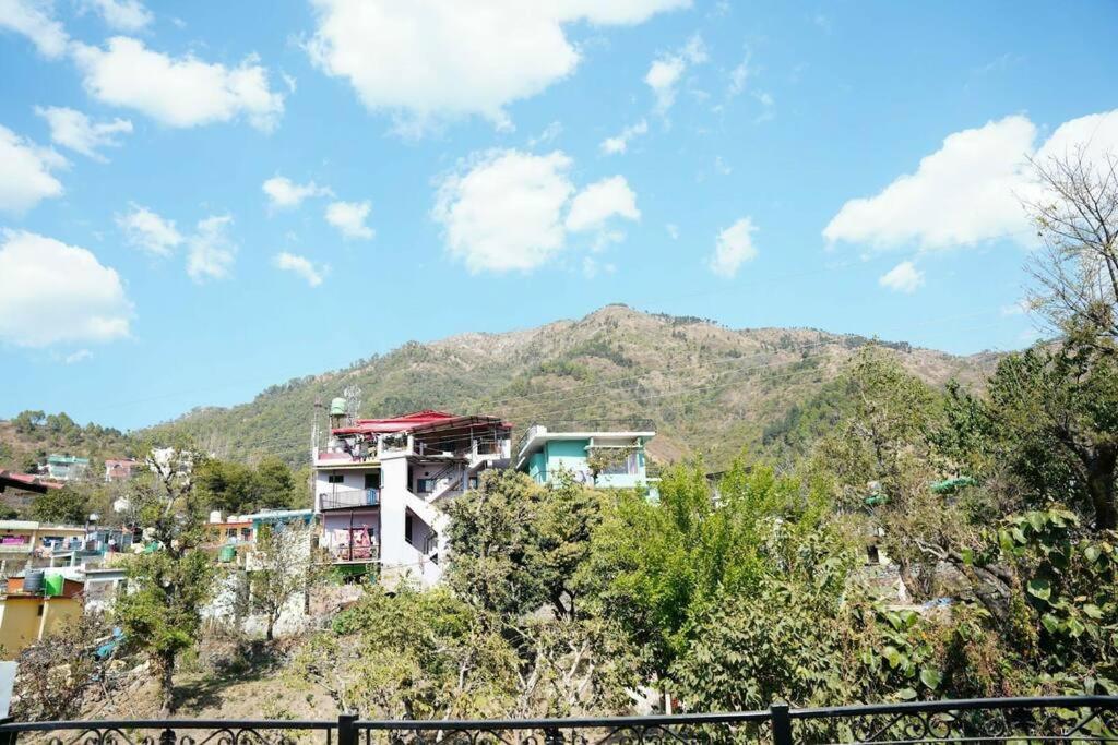 The Periwinkle Homestay Bhīm Tāl Екстериор снимка