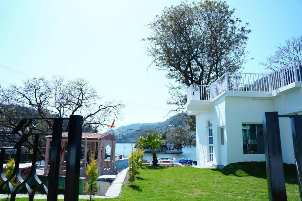 The Periwinkle Homestay Bhīm Tāl Екстериор снимка