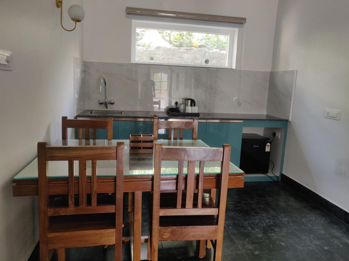 The Periwinkle Homestay Bhīm Tāl Екстериор снимка