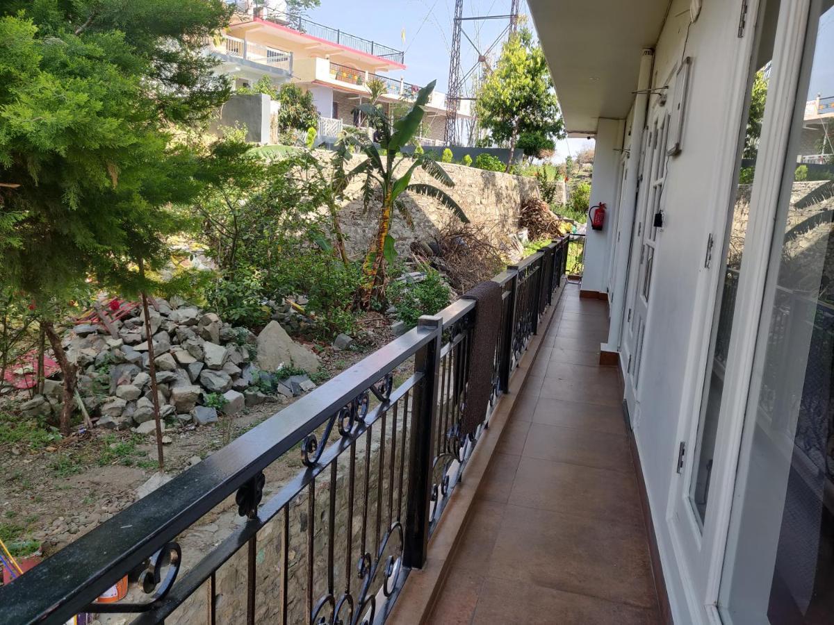 The Periwinkle Homestay Bhīm Tāl Екстериор снимка