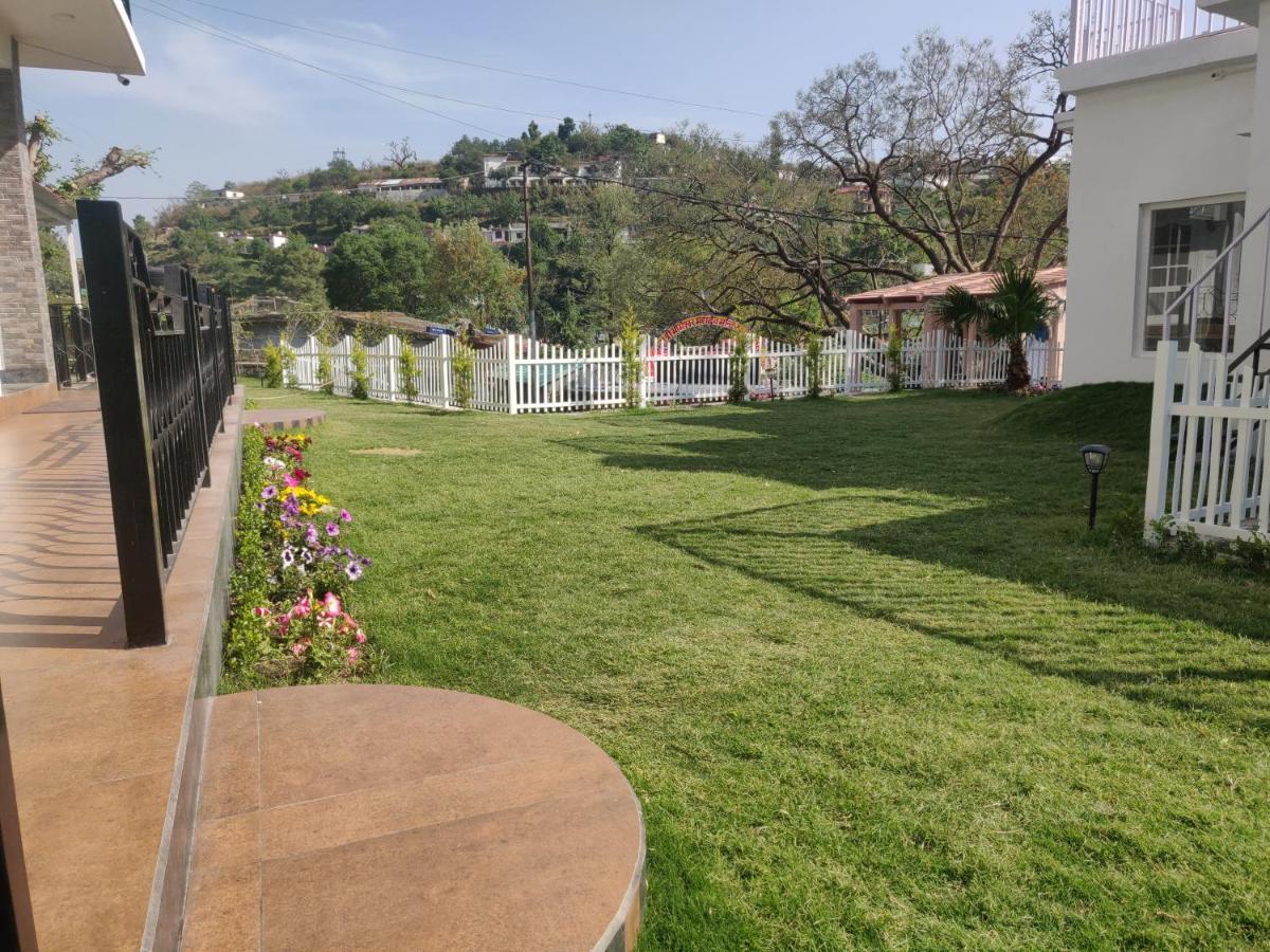 The Periwinkle Homestay Bhīm Tāl Екстериор снимка
